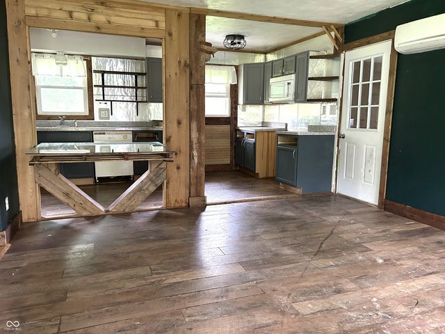 1720 E Lois Lane, North Vernon, IN 47265