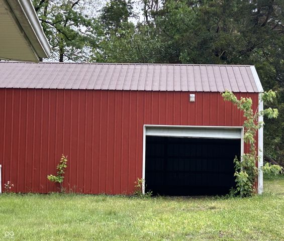 1720 E Lois Lane, North Vernon, IN 47265