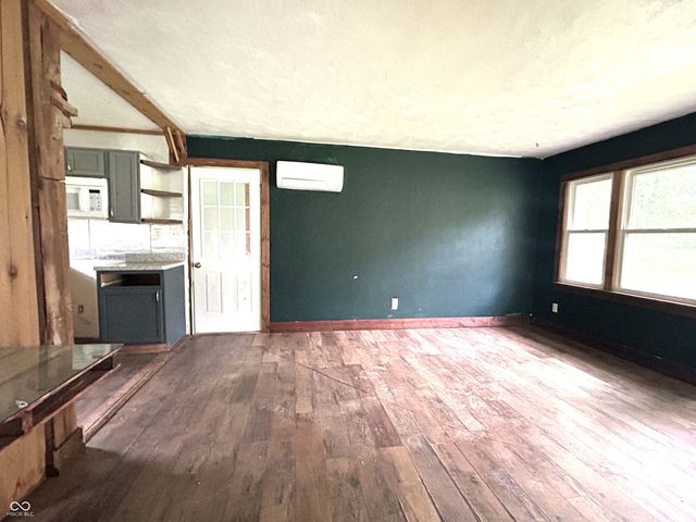 1720 E Lois Lane, North Vernon, IN 47265
