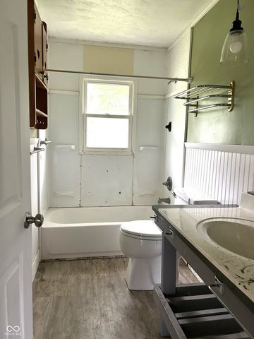 1720 E Lois Lane, North Vernon, IN 47265