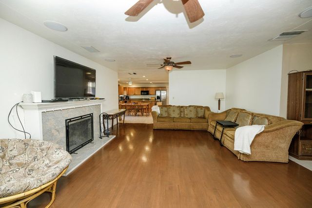 1317 Oakwood Dr, Modesto, CA 95350