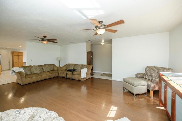 1317 Oakwood Dr, Modesto, CA 95350