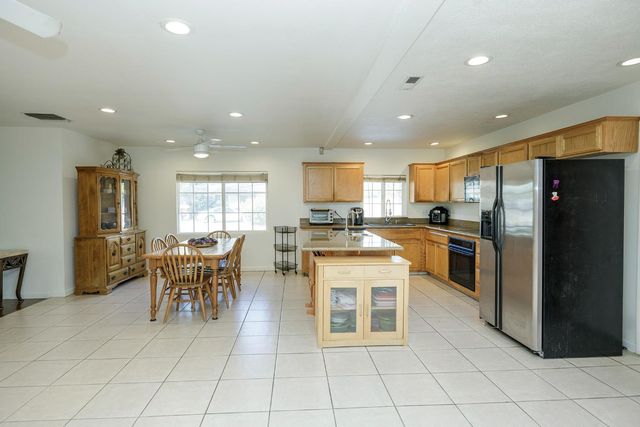 1317 Oakwood Dr, Modesto, CA 95350