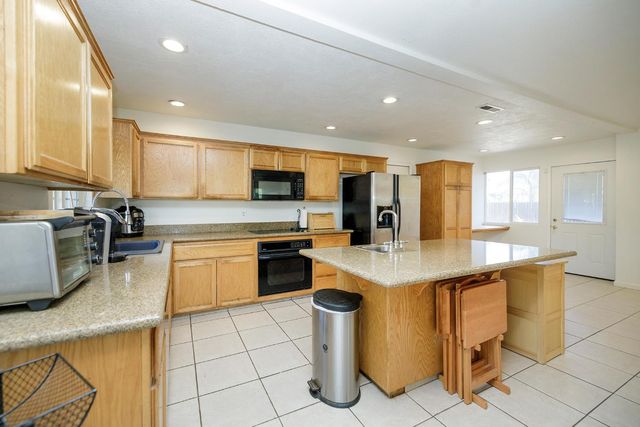 1317 Oakwood Dr, Modesto, CA 95350