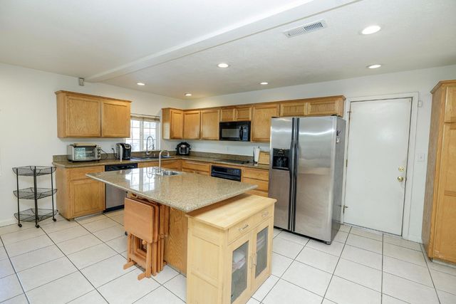 1317 Oakwood Dr, Modesto, CA 95350