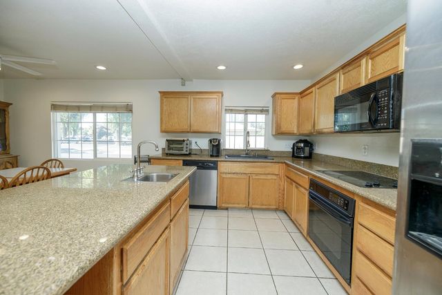 1317 Oakwood Dr, Modesto, CA 95350