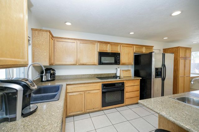 1317 Oakwood Dr, Modesto, CA 95350