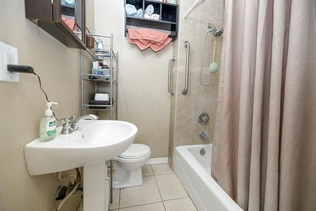 1317 Oakwood Dr, Modesto, CA 95350