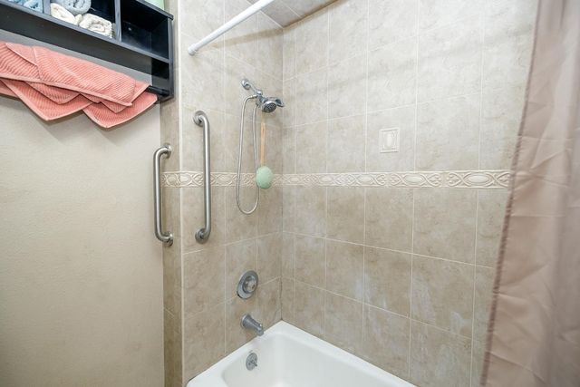 1317 Oakwood Dr, Modesto, CA 95350