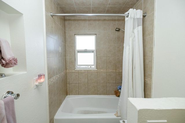 1317 Oakwood Dr, Modesto, CA 95350