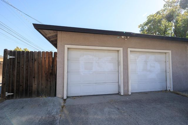 1317 Oakwood Dr, Modesto, CA 95350