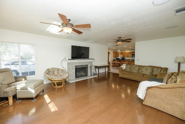 1317 Oakwood Dr, Modesto, CA 95350