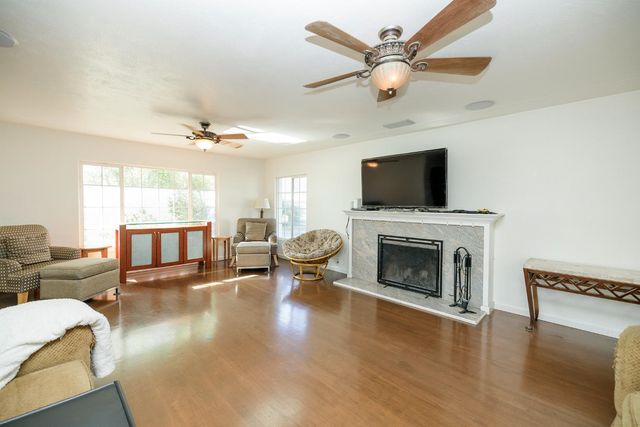 1317 Oakwood Dr, Modesto, CA 95350