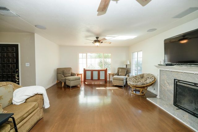 1317 Oakwood Dr, Modesto, CA 95350