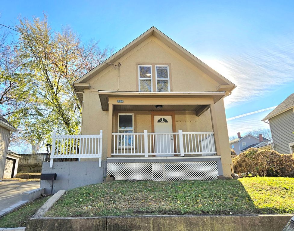 328 Rosewood Avenue, Aurora, IL 60505