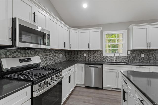 53784 Terre Verde Hills Court, South Bend, IN 46628
