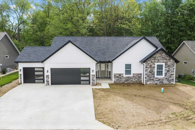 53784 Terre Verde Hills Court, South Bend, IN 46628
