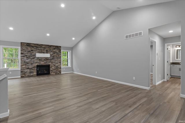 53784 Terre Verde Hills Court, South Bend, IN 46628