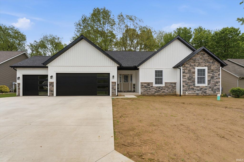 53784 Terre Verde Hills Court, South Bend, IN 46628