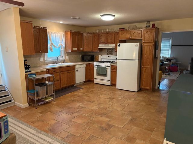206 S 5th Street, Louisburg, KS 66053