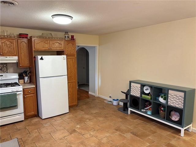 206 S 5th Street, Louisburg, KS 66053