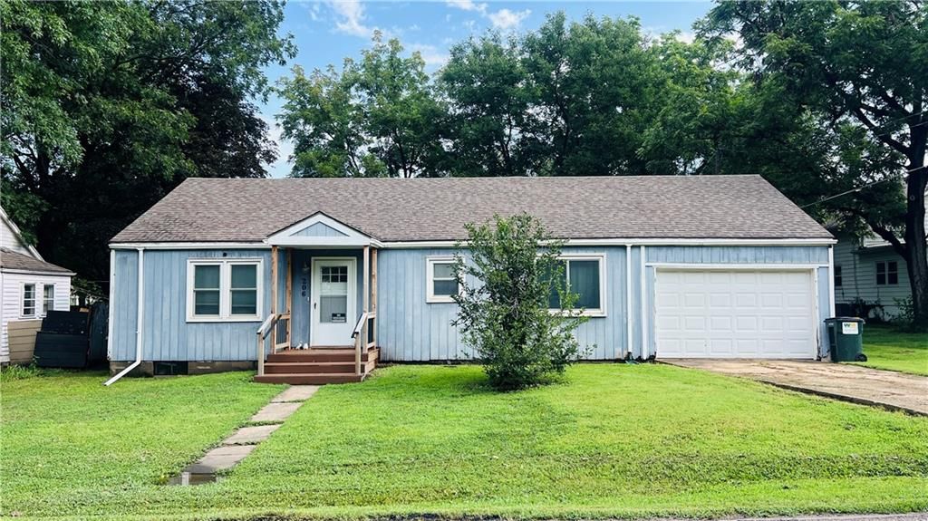 206 S 5th Street, Louisburg, KS 66053