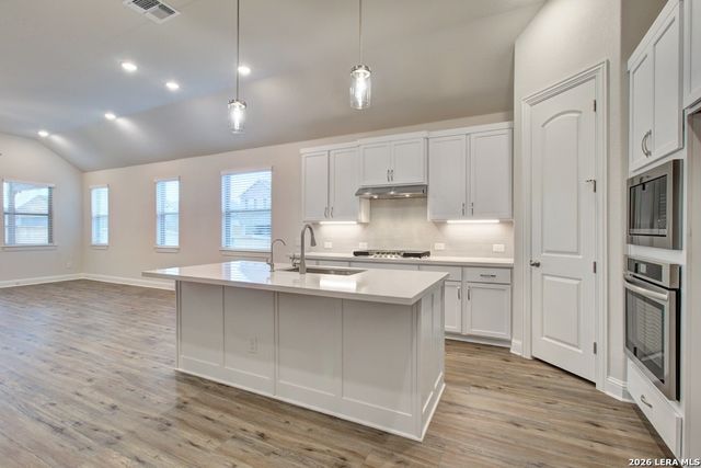 735 Navarro Street, New Braunfels, TX 78132