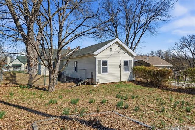 1423 Olive Street, Leavenworth, KS 66048