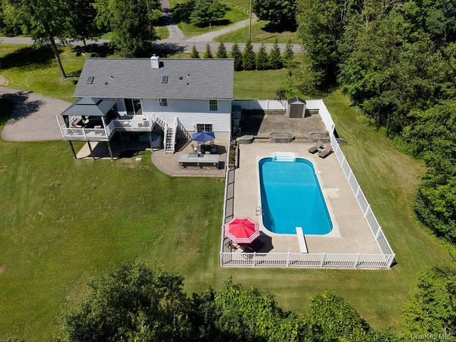 3 Justbrand Lane, Poughkeepsie, NY 12603