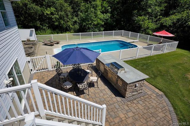 3 Justbrand Lane, Poughkeepsie, NY 12603