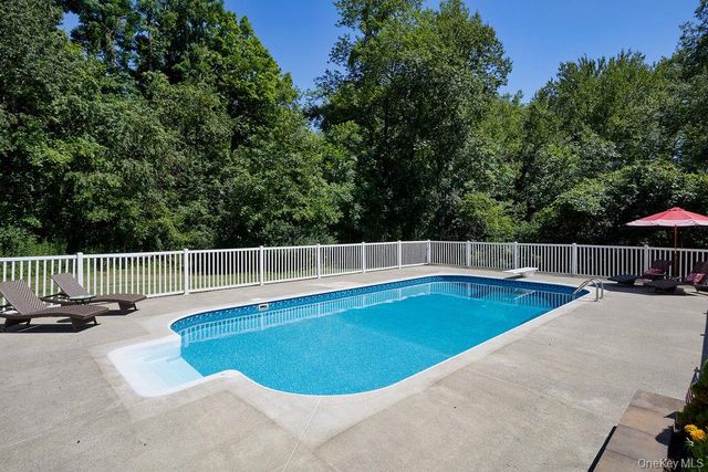 3 Justbrand Lane, Poughkeepsie, NY 12603