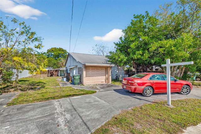 719 NE 37th St, Oakland Park, FL 33334