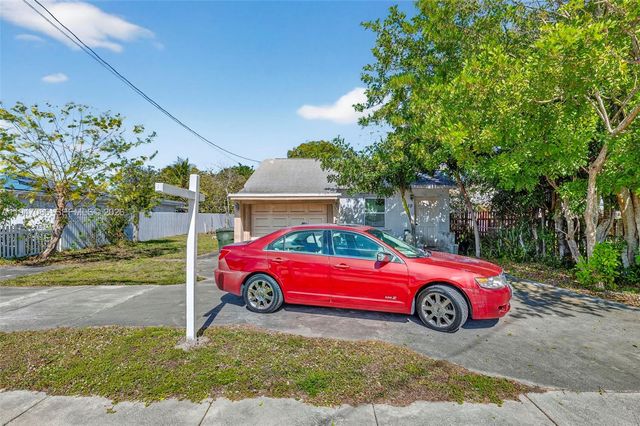 719 NE 37th St, Oakland Park, FL 33334