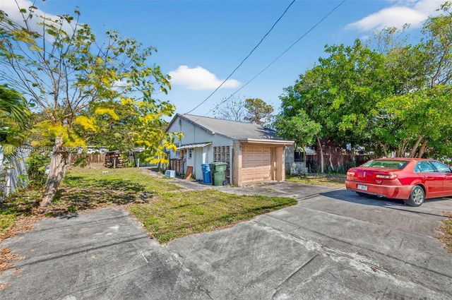 719 NE 37th St, Oakland Park, FL 33334