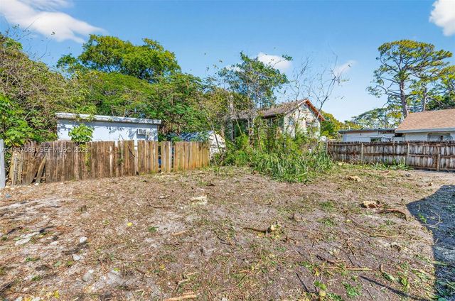 719 NE 37th St, Oakland Park, FL 33334