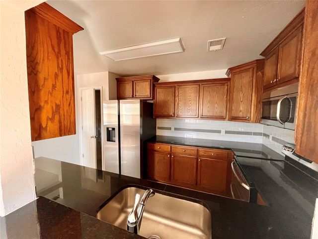 17700 Black Hawk Circle, Edmond, OK 73012