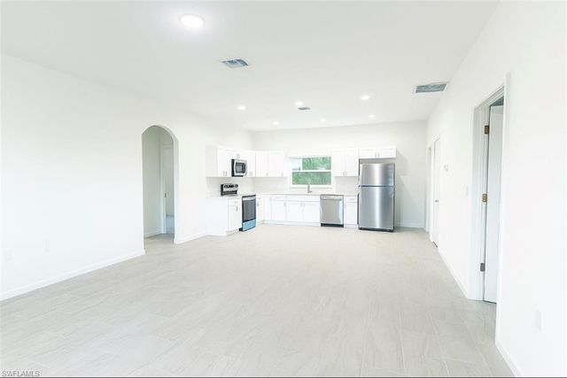 2615 NE 20th CT, Cape Coral, FL 33909