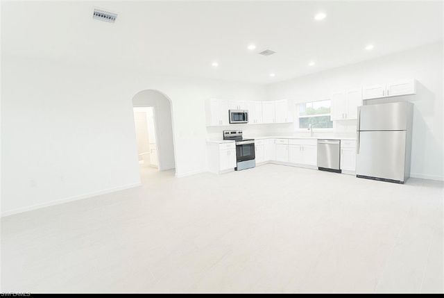 2615 NE 20th CT, Cape Coral, FL 33909