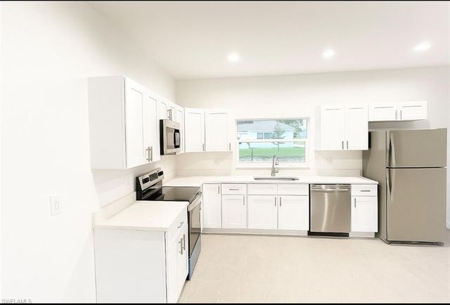 2615 NE 20th CT, Cape Coral, FL 33909