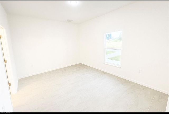 2615 NE 20th CT, Cape Coral, FL 33909