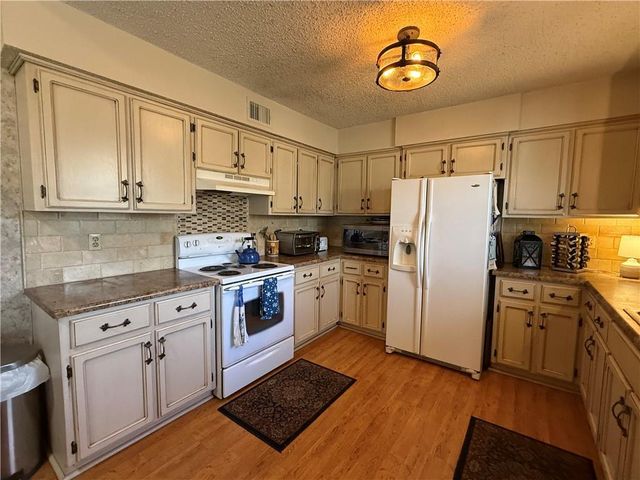 822 S 57th Terrace, Kansas City, KS 66106