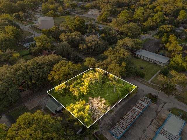 405 W Lang Street, Alvin, TX 77511