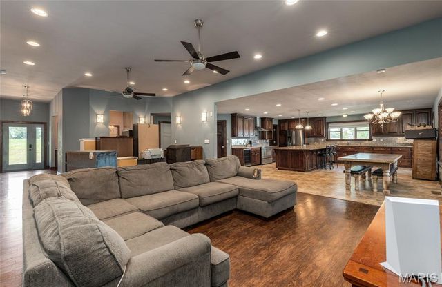 26469 Roam Drive, Waynesville, MO 65583