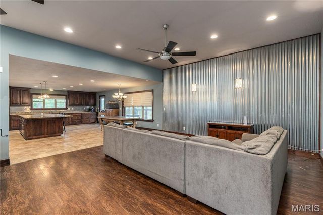 26469 Roam Drive, Waynesville, MO 65583