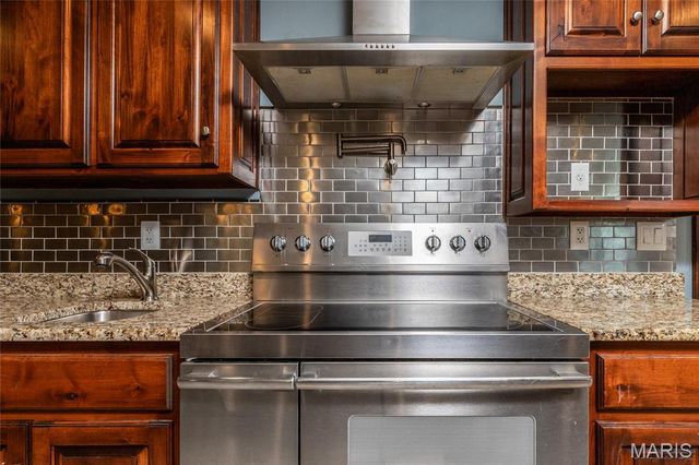 26469 Roam Drive, Waynesville, MO 65583