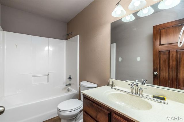 26469 Roam Drive, Waynesville, MO 65583