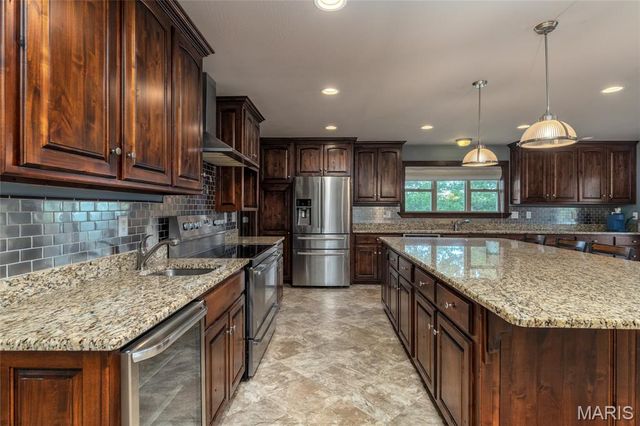 26469 Roam Drive, Waynesville, MO 65583