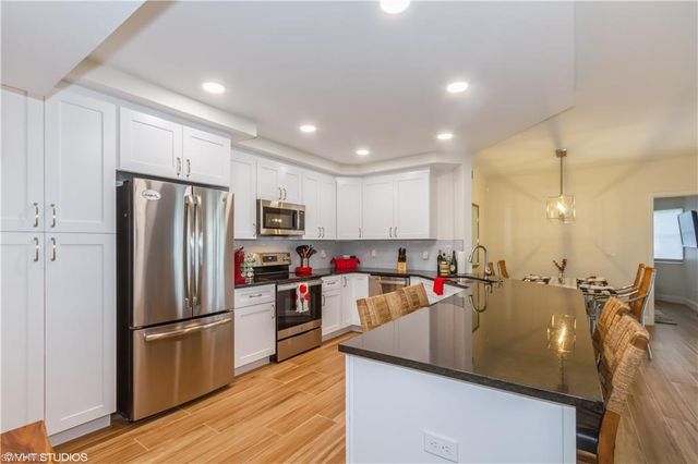 2671 Citrus Lake Dr Apt 201, Naples, FL 34109