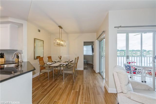 2671 Citrus Lake Dr Apt 201, Naples, FL 34109