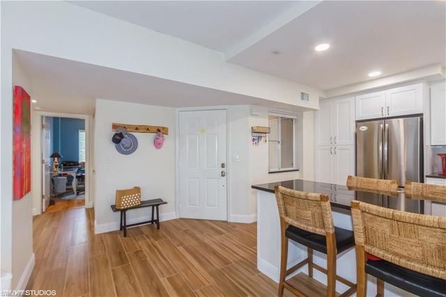 2671 Citrus Lake Dr Apt 201, Naples, FL 34109